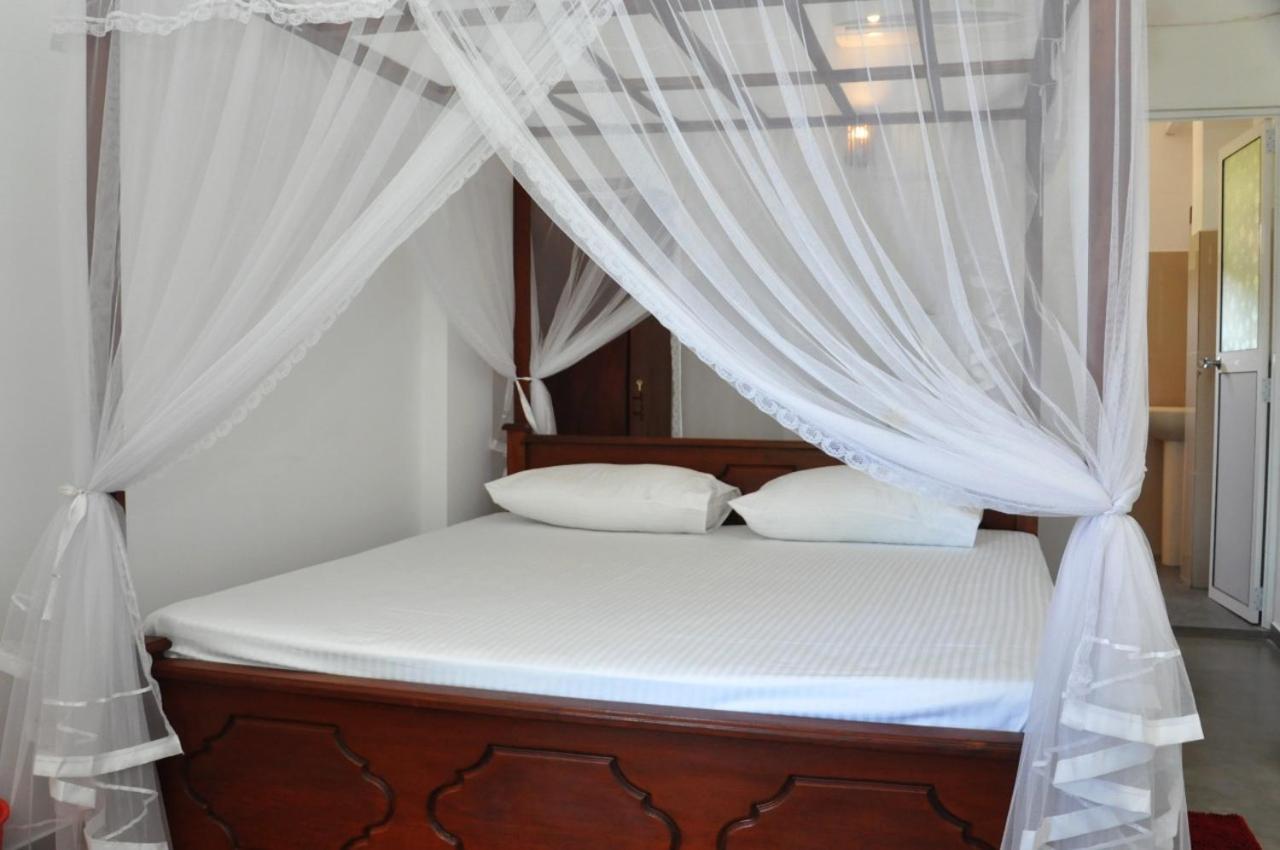 The Ocean Bed & Breakfast Unawatuna Exterior photo