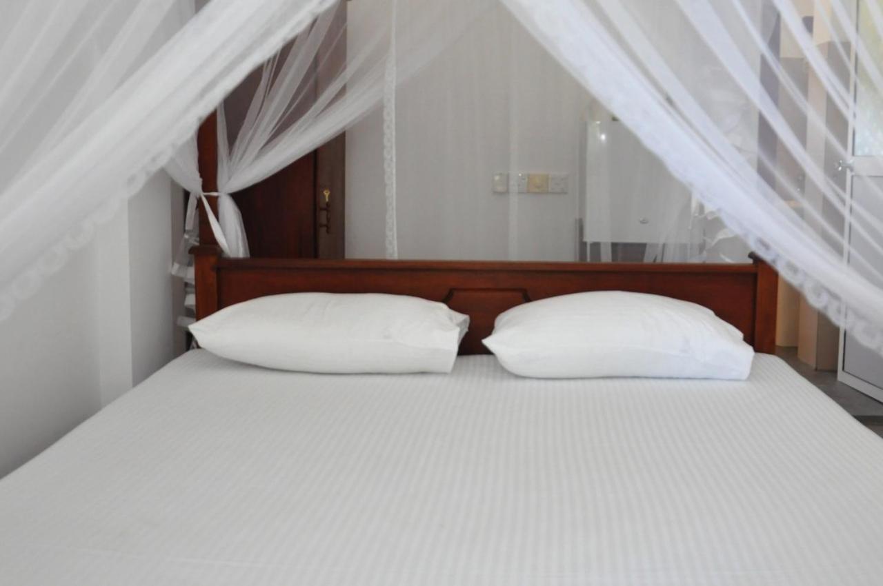 The Ocean Bed & Breakfast Unawatuna Exterior photo